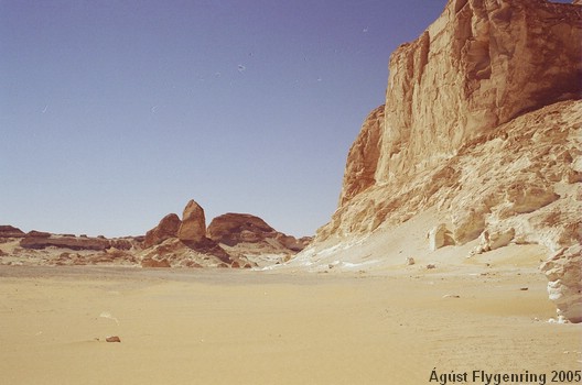 Unbelievable rocks in the White Desert