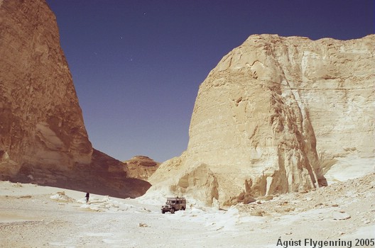 Unbelievable rocks in the White Desert